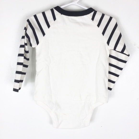 Gap Valentines I Stole Your Heart Baby Onesie - Picture 2 of 6